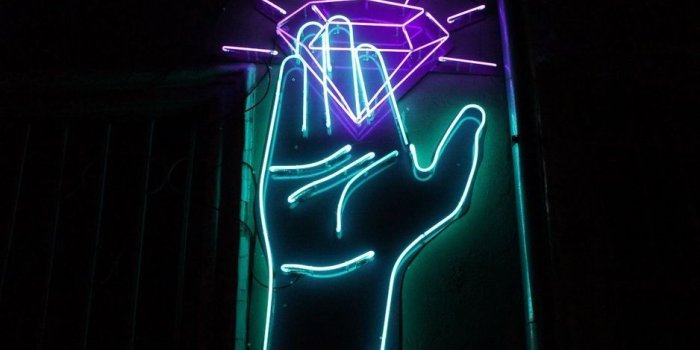 938x1668 Hands Aesthetic Neon Wallpapers - Top Free Hands Aesthetic Neon