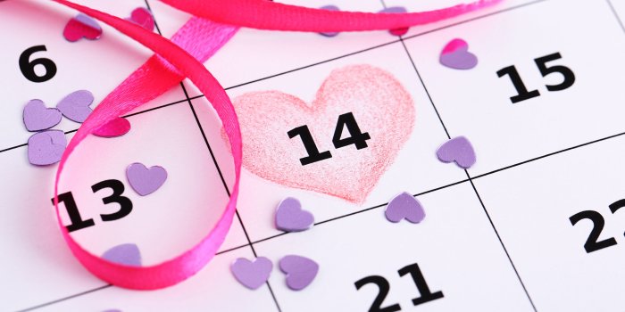 5760x3840 White and black 14 calendar date with heart illustration and pink
