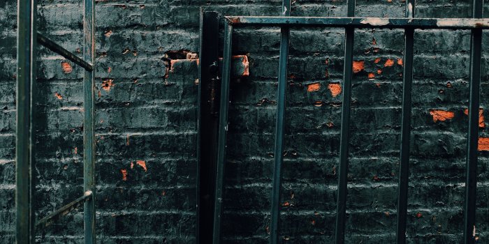 3840x2400 Download wallpaper 3840x2400 wall, black, shabby, fence, paint 4k
