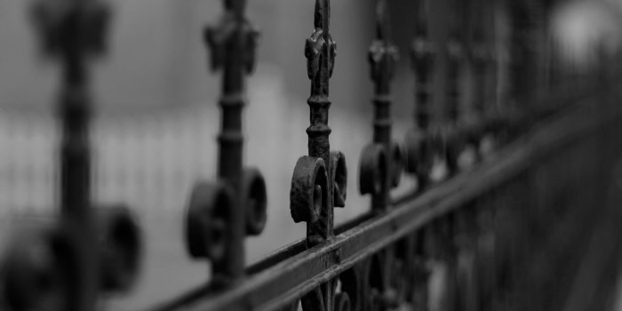 3840x2560 3014776 black and white, blur, depth of field, fence, iron, metal