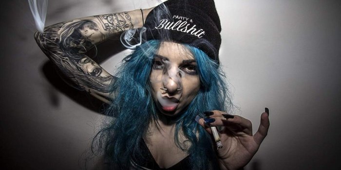 1366x768 10 Reasons why Girls who Smoke Weed make perfect Girlfriends