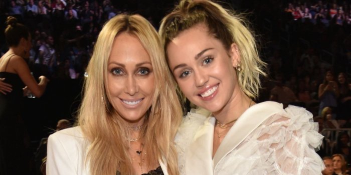 1280x720 Miley Cyrus Says She Smokes Weed Again, Thanks to Her Mom