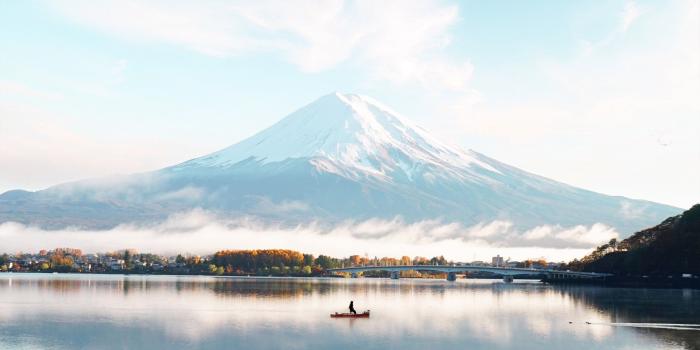 2560x1600 Mount Fuji Blue Bright Day 4k wallpapers | Freshwallpapers