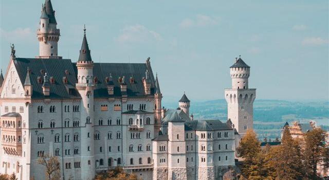 640x1385 Neuschwanstein Castle iPhone X Free Download