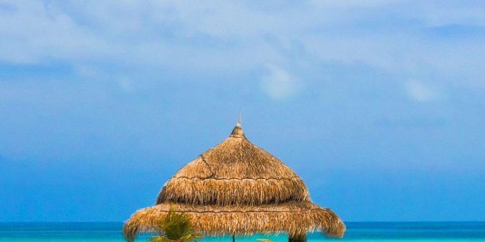 950x1520 Download Amazing Blue Sky Sea Beach Free Pure 4K Ultra HD Mobile