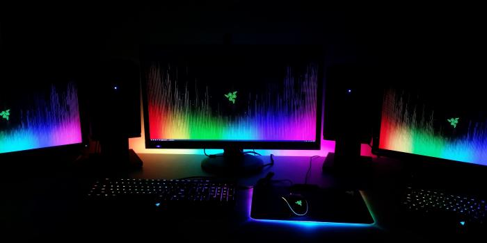 4128x3096 Here's my Chroma setup to go along with the new wallpaper! : razer