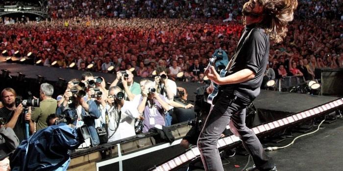 1280x1024 Download wallpaper 1280x1024 foo fighters, scene, stadium, concert