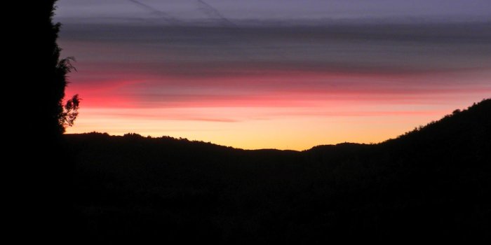 1600x1200 From a Tuscan Hillside: Morning and Evening Colour