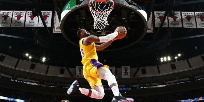 1920x1080 LeBron James steals the show with two big dunks in Lakers win over