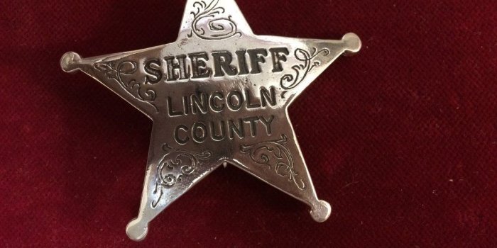 1024x768 Badge: Sterling Silver 