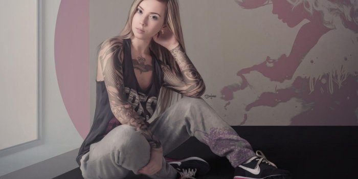 1332x850 Wallpaper Girl, Body, View, Sabre, Sneakers, Mike, Swag, Tatu, Pants