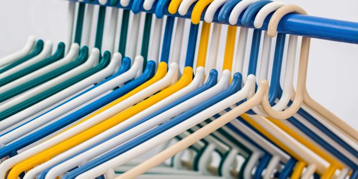 3840x2569 3106015 clothes hangers, hangers, plastic, rack 4k wallpaper and