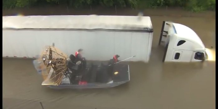 1920x1080 Reporter Flags Down Sheriff To Save Stranded Truck Driver Pictures