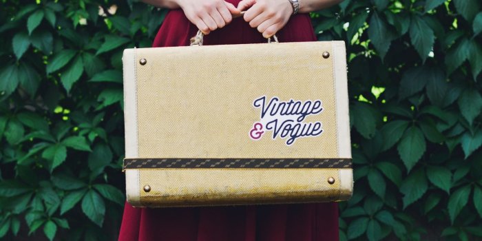 1280x1280 Download wallpaper 1280x1280 suitcase, girl, vintage, vogue, travel