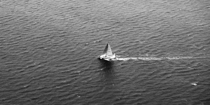 2048x2048 Black and White iPad Wallpapers