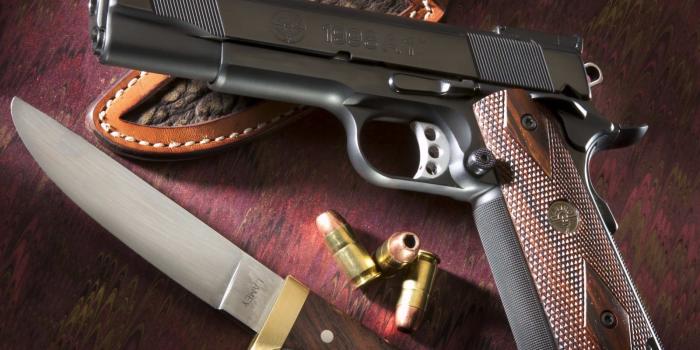 1600x1200 Gun With Knife | HD Guns Wallpapers for Mobile and Desktop