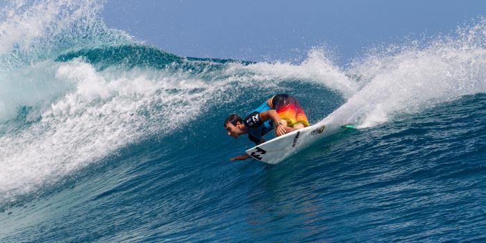 2048x1152 Surfing surf ocean sea waves extreme surfer (79) wallpaper