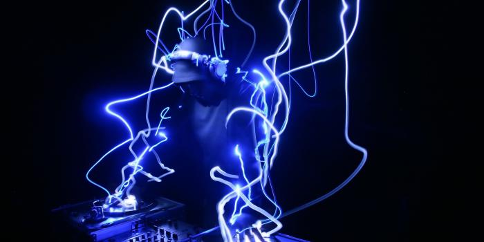 3072x2048 Download the Light Emitting DJ Wallpaper, Light Emitting DJ iPhone