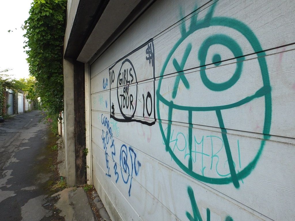 1024x768 Girls on Tour graffiti in Cardiff | DJ Leekee /Lee Smith