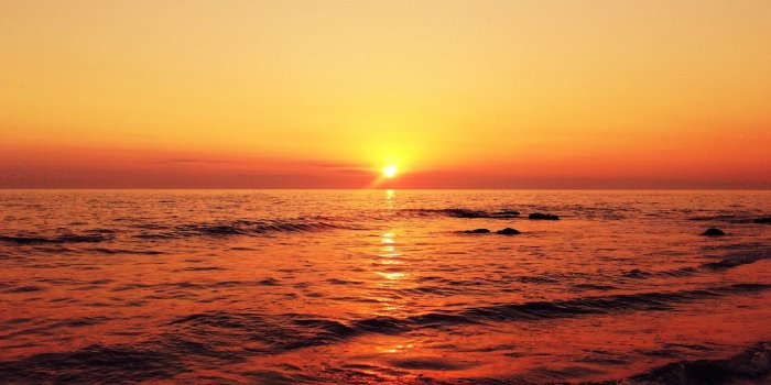 1812x1359 3321232 1600x1200 Girl, Hat, Walking, Water, Beach, Sunset wallpaper