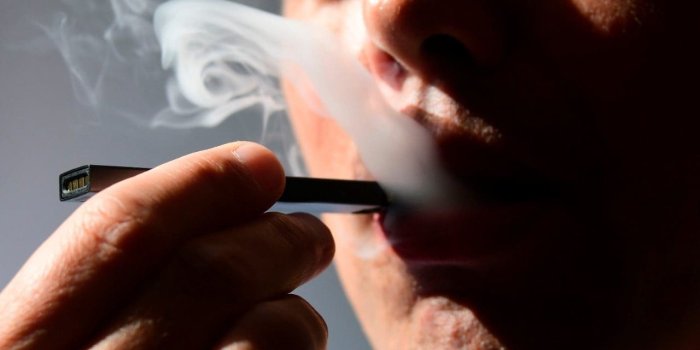 1280x800 Vape shops open on NHS hospital sites, in bid to stub out smoking