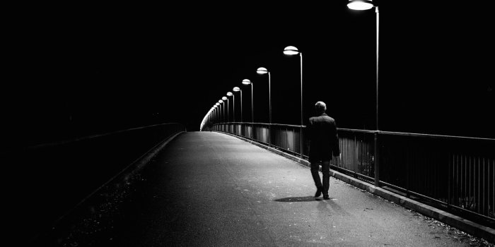 2048x1139 Alone pic Gallery