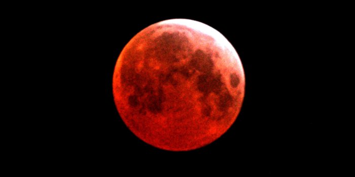 3000x2024 Lunar Eclipse Blood Moon - Year of Clean Water