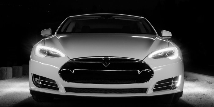 2048x2048 White Tesla Front HD Wallpaper - WallpaperFX