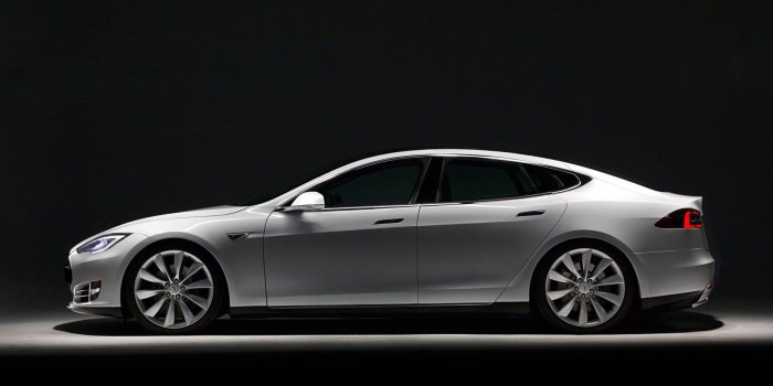 1920x1200 White Tesla Model S Sedan Desktop Wallpaper