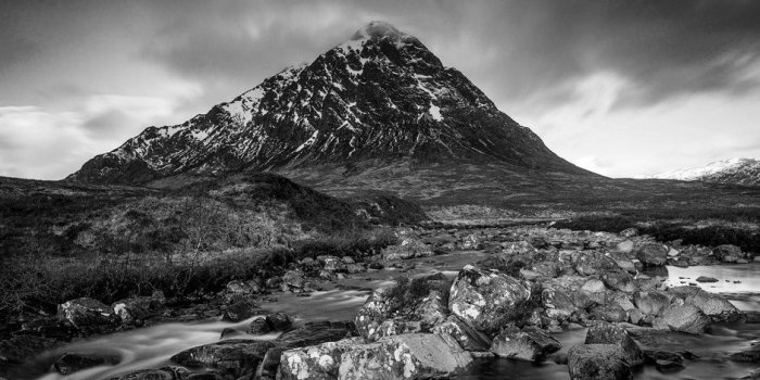 940x940 Black and white smartphone wallpapers - PhoneArena