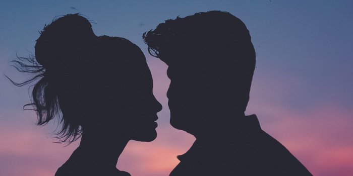 1200x1920 Download 1200x1920 Lovely Couple Silhouette, Bokeh, Romance, Sunset