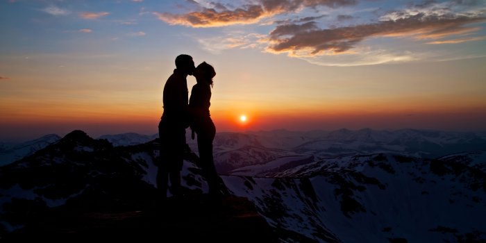 5184x2916 Wallpaper Couple, Romantic, Kiss, Sunset, Mountains, 5K, Love, #8132