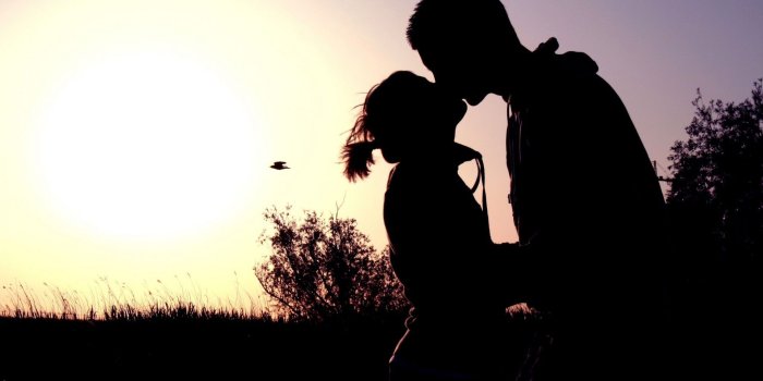 1920x1080 romantic kiss sunset sun sea cute couple scenery silhouette hd