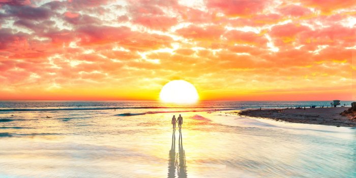 3840x2160 Beach Couple Watching Sunset 4k, HD Artist, 4k Wallpapers, Images