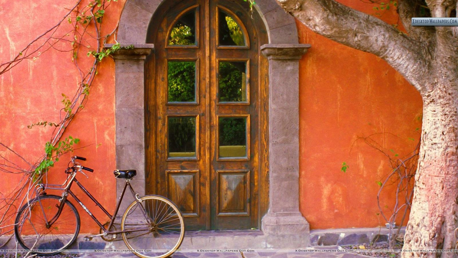 1920x1080 Doorway and Bicycle, Loreto, Mexico Wallpaper