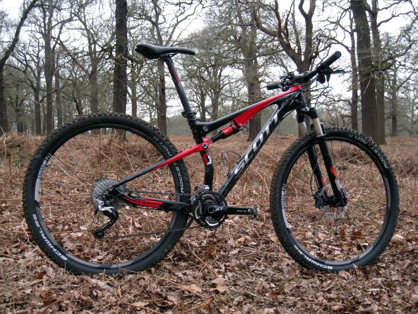 2048x1536 Video: Downhill star Cedric Garcia on a Santa Cruz T...