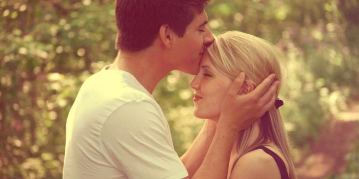 1366x914 Cute Love Couple Wallpaper