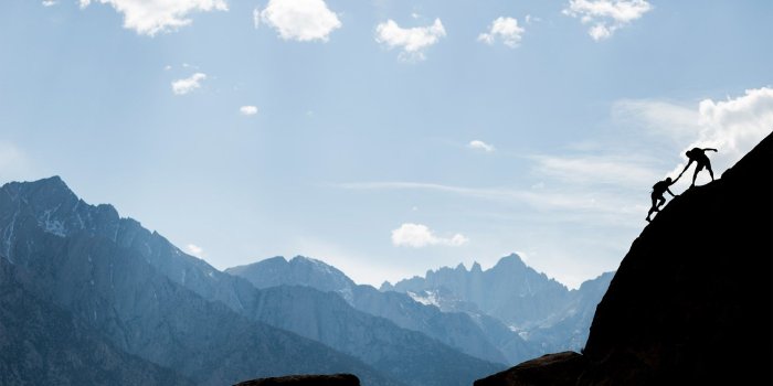 1920x1080 Rock climbers assisting each other on their way to summit | Windows
