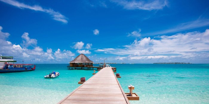 2600x1402 Holiday Pier Vacation Summer Beach Wallpaper [2600x1402]