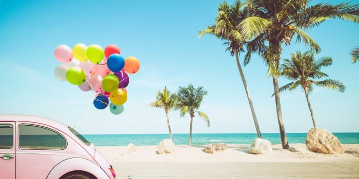 1332x850 Wallpaper sand, sea, wave, car, beach, summer, the sky, balloons