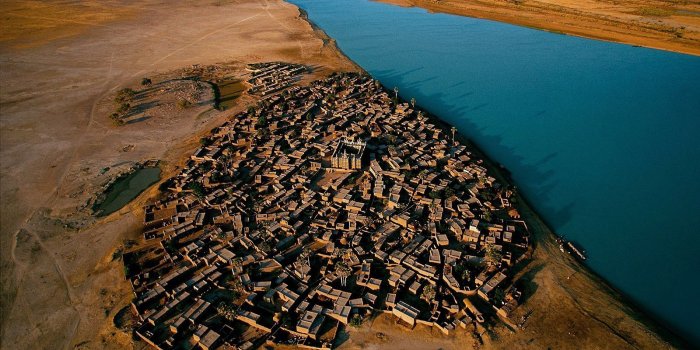 1600x1068 architecture, houses, rivers, ancient cities :: Wallpapers