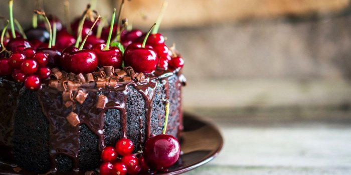 1366x768 Download 1366x768 wallpaper cherries, chocolate, cake, food, tablet