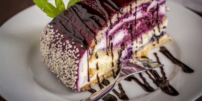 1366x768 Download wallpaper 1366x768 cake, dessert, biscuit, cream tablet