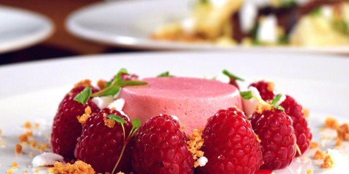 1366x768 wallpaper for desktop, laptop | nb56-food-stylist-dessert-berry-cake