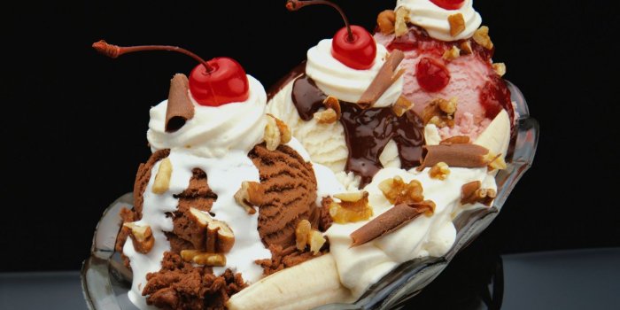 1366x768 Ice Cream Sandwich, Frozen Dessert, Sundae, Whipped Cream, Ice Cream