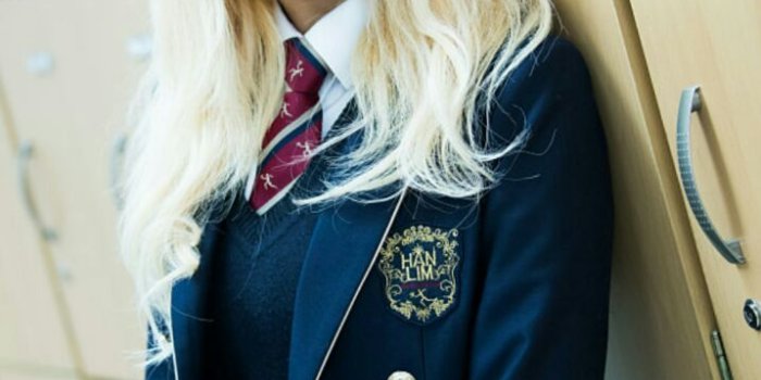 717x1280 JooE MOMOLAND Wallpapers