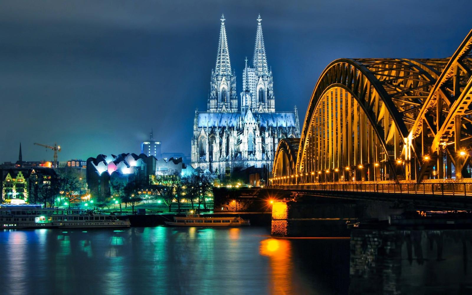 2560x1600 Cologne Cathedral in City Cologne of Germany Wallpaper | HD Wallpapers