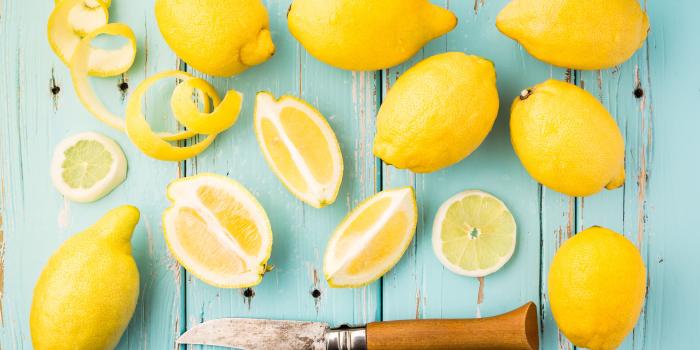 4560x3039 lemon, wood, knife, fruit, fresh :: Wallpapers