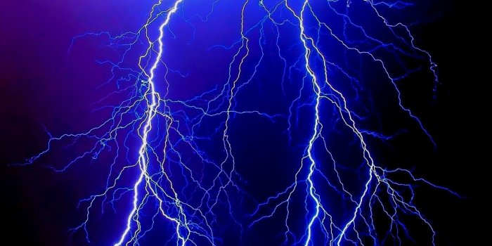 2560x2048 64+ Blue Lightning Wallpapers on WallpaperPlay