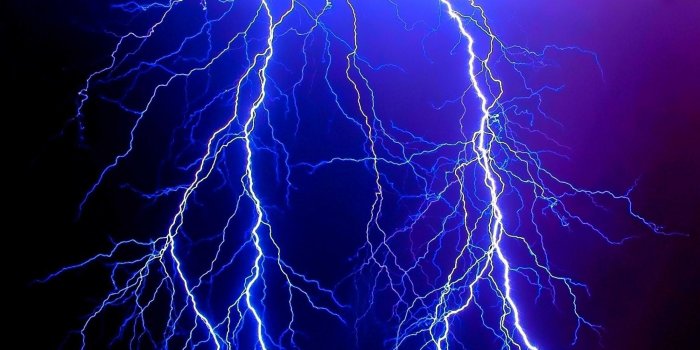 2560x2048 64+ Blue Lightning Wallpapers on WallpaperPlay